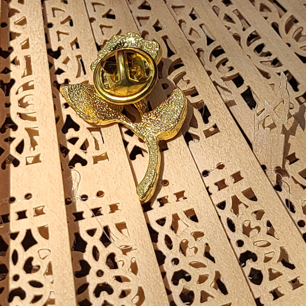 Vintage America Gold Floral Brooch - Picture 3 of 5